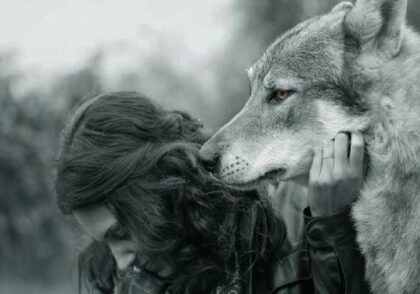 زنانی که با گرگ‌ها می‌دوند